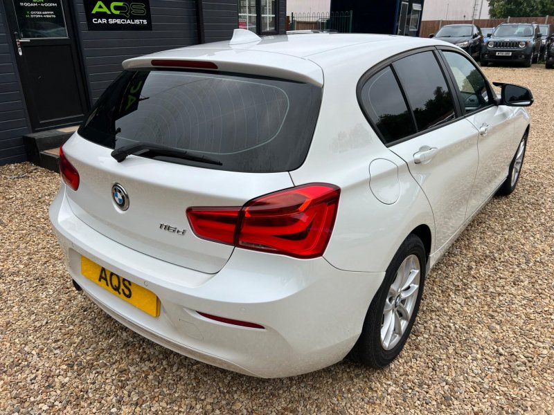BMW 1 SERIES