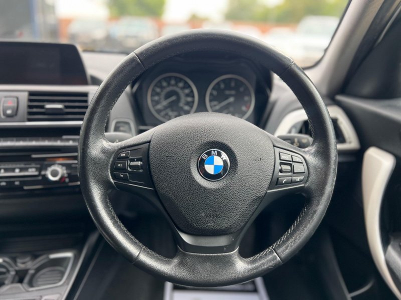 BMW 1 SERIES