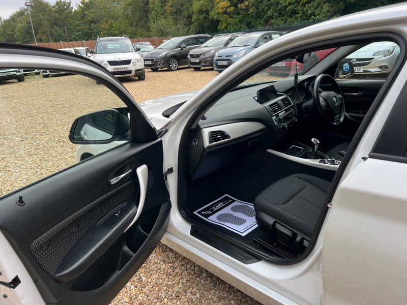 BMW 1 SERIES