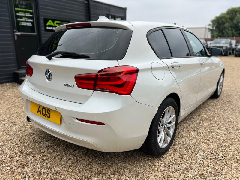 BMW 1 SERIES