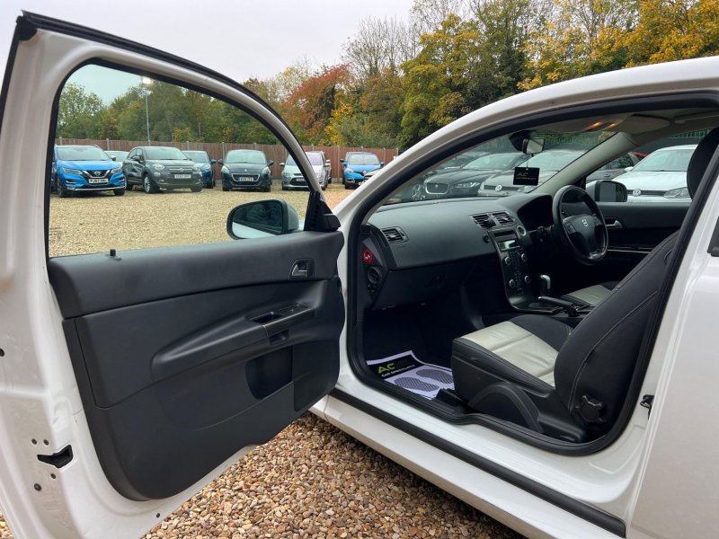 VOLVO C30