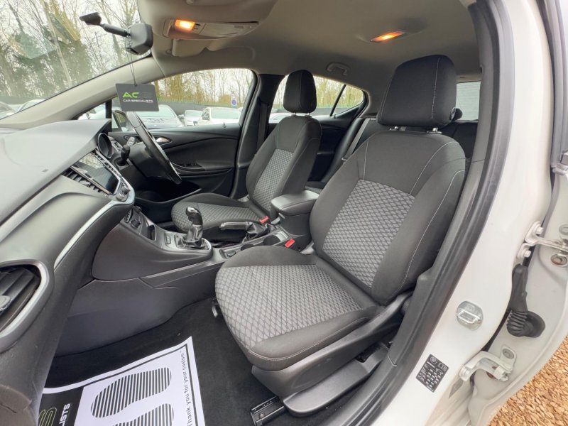 VAUXHALL ASTRA