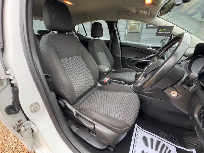 VAUXHALL ASTRA