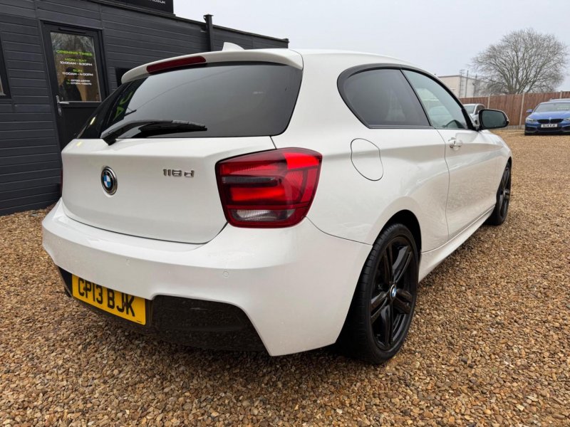 BMW 1 SERIES