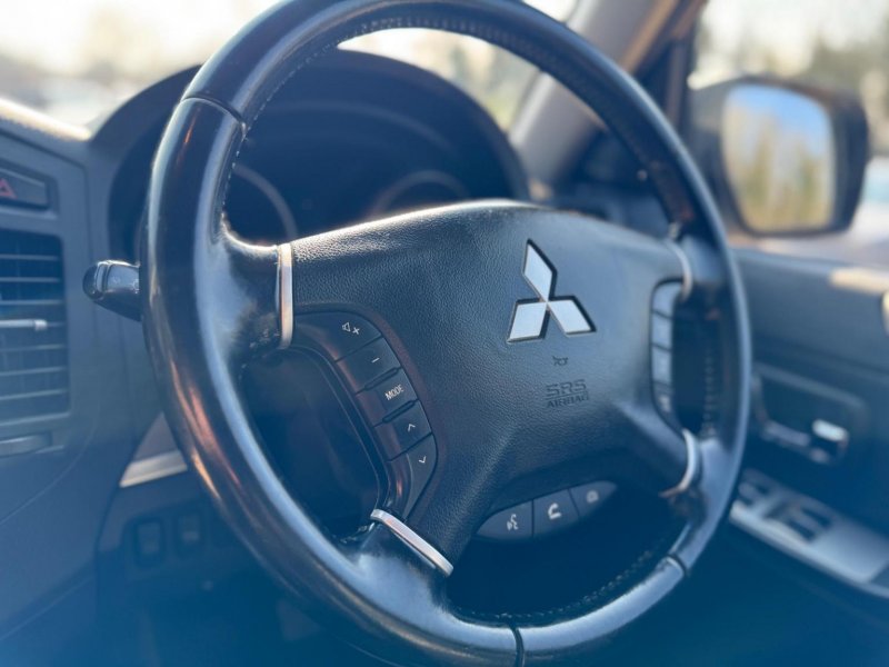 MITSUBISHI SHOGUN