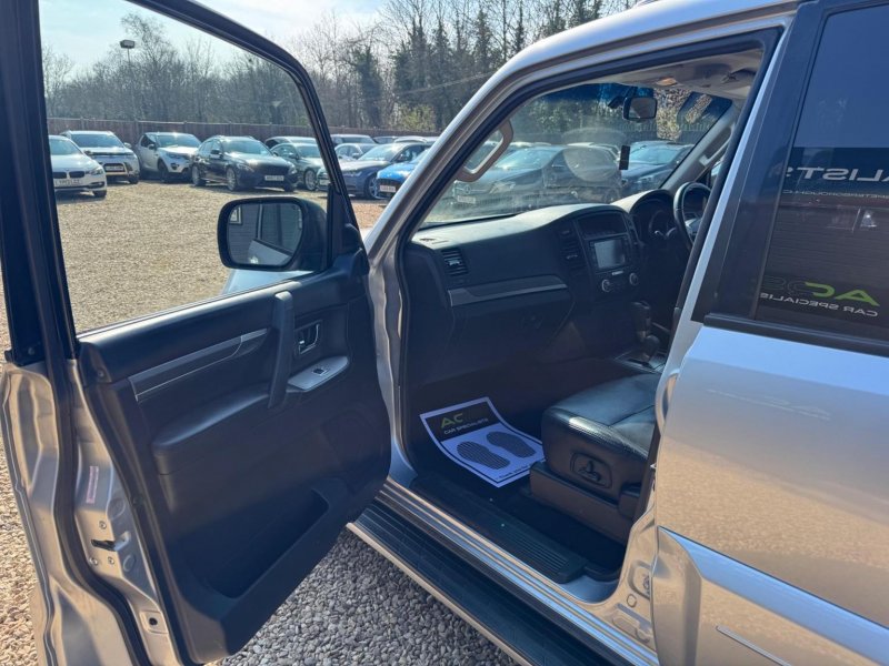 MITSUBISHI SHOGUN