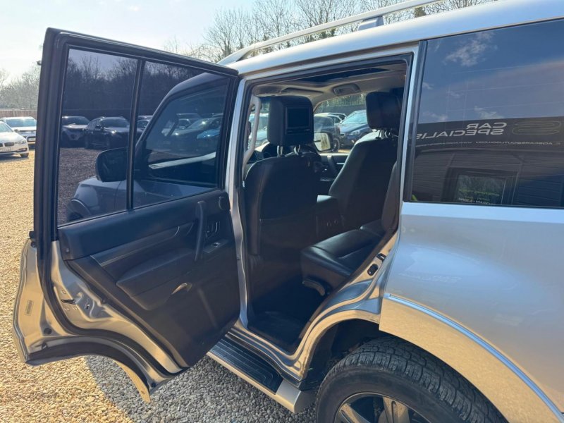 MITSUBISHI SHOGUN