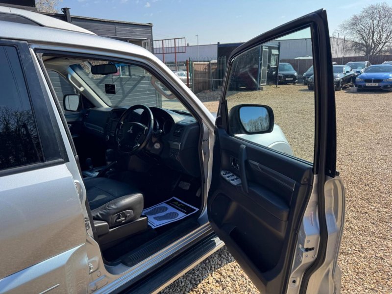 MITSUBISHI SHOGUN