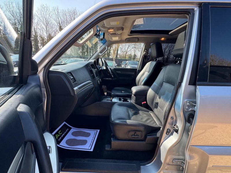 MITSUBISHI SHOGUN