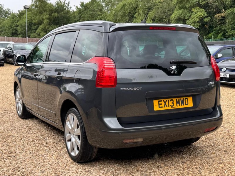 PEUGEOT 5008