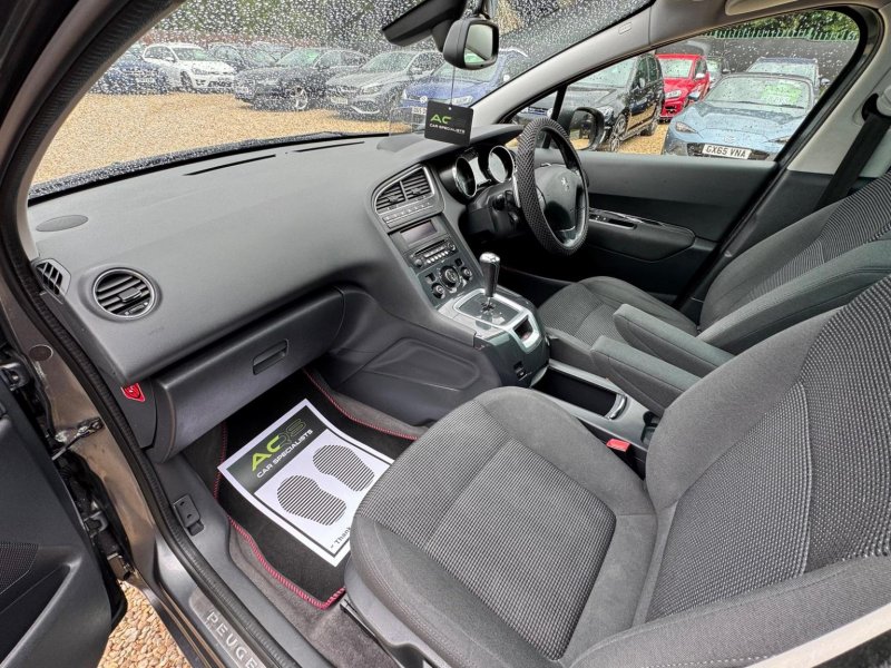 PEUGEOT 5008