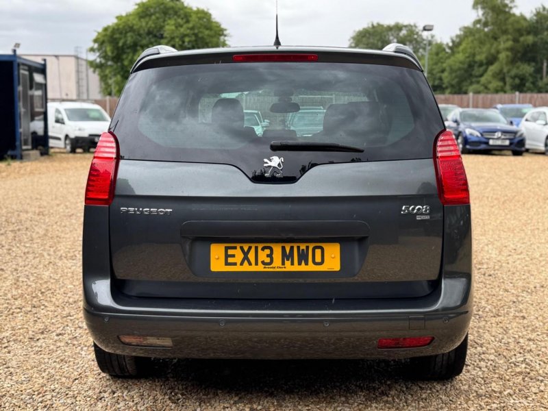 PEUGEOT 5008